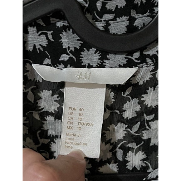 H&M Women’s Chiffon Blouse long sleeve floral black Relaxed-fit Yoke at back EUC - Picture 7 of 13